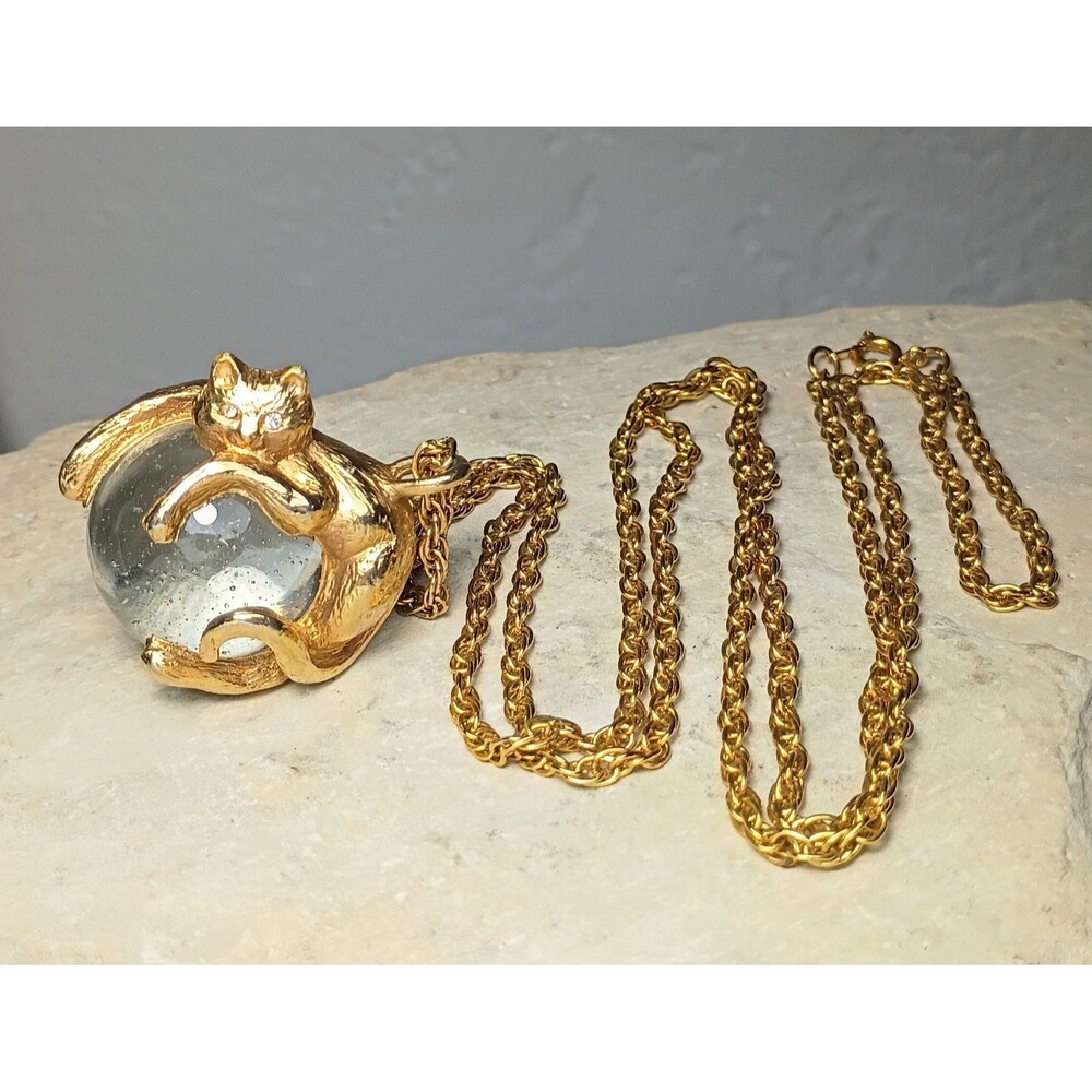 Vintage Cat on Pool of Light Pendant Necklace Gold Tone Crystal Ball Magic Orb - Picture 2 of 9